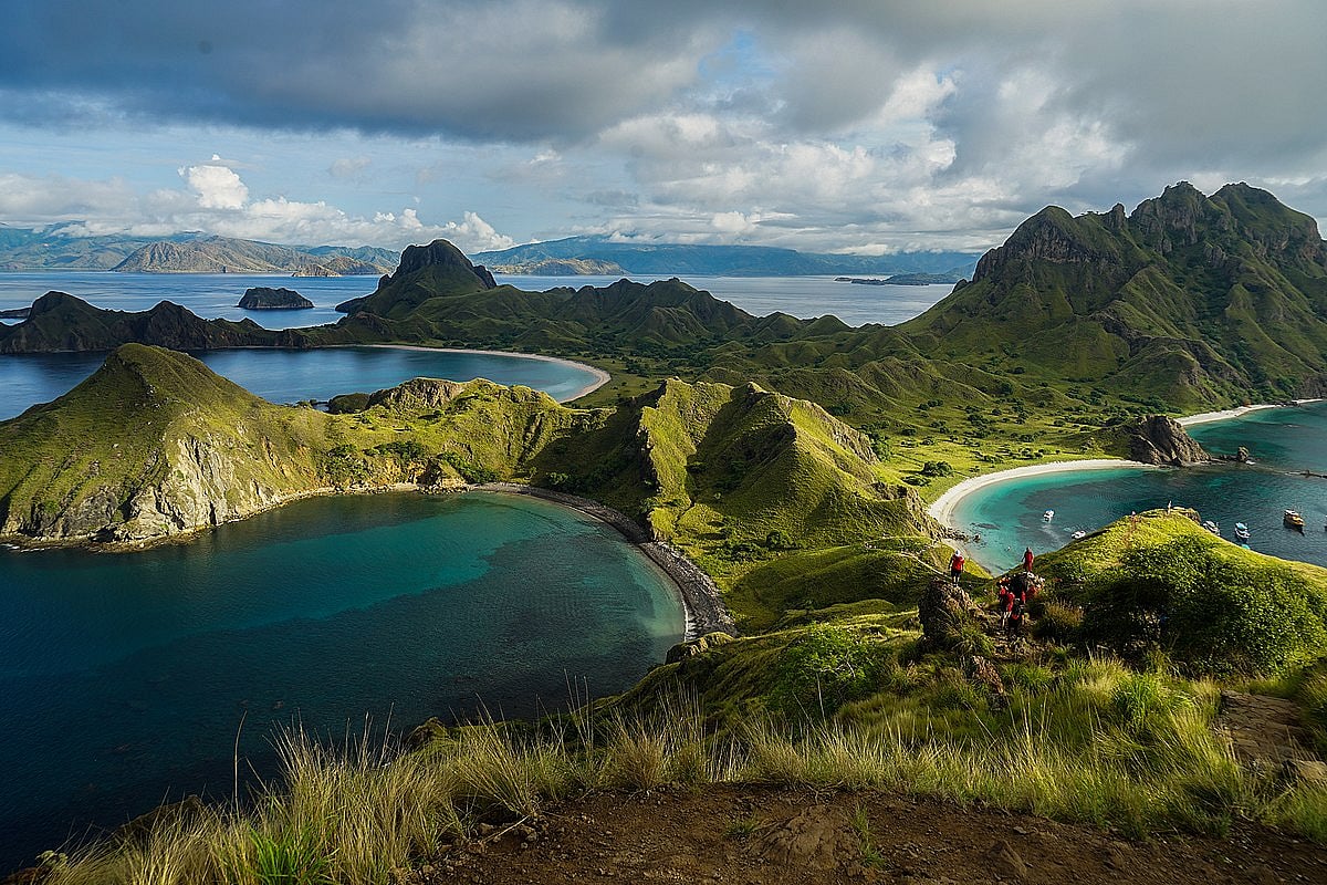 The bays of Padar Island